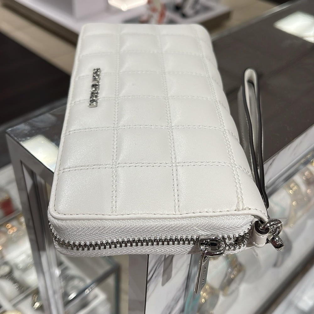 MICHAEL KORS
Continental Wristlet Phone Case Wallet
Optic White
NWT - Picture 9 of 16